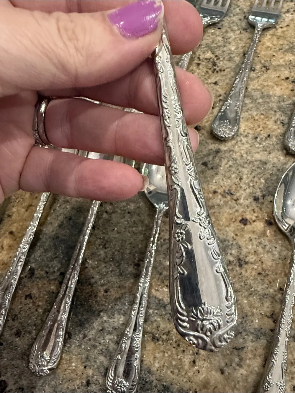 Wm Rogers & Son Silverplate Flatware‎ Set 32 Piece Floral Scroll Pattern